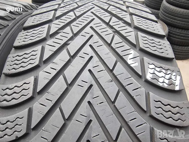 2бр зимни гуми 205/55/16 Pirelli L01414 , снимка 1 - Гуми и джанти - 47039224