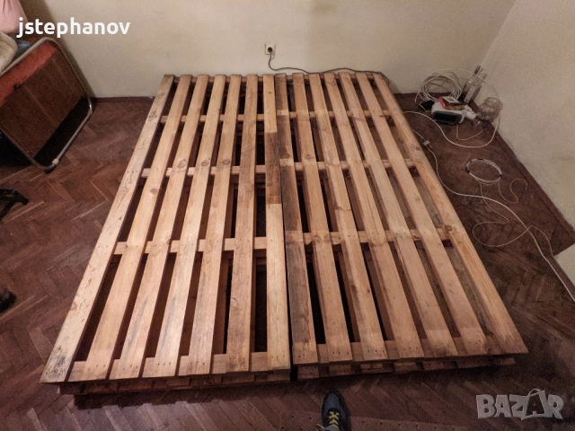 4 големи палета в отлично състояние