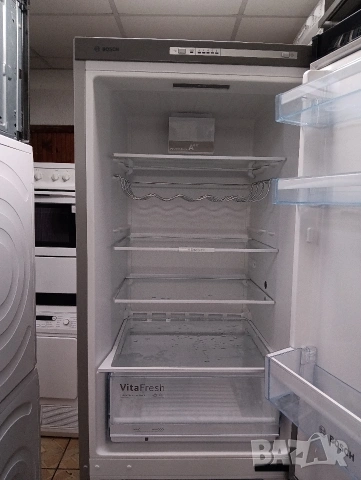 Черен комбиниран хладилник с фризер Бош Bosch с две години гаранция!, снимка 6 - Хладилници - 53776158