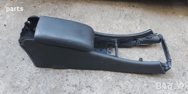 Подлакътник Мерцедес C класа W203 - E037611021, снимка 2 - Части - 51335234