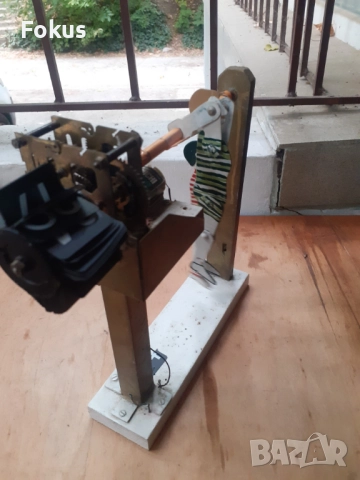 Стара механична играчка приспособена с механизъм от часовник, снимка 2 - Антикварни и старинни предмети - 51748521