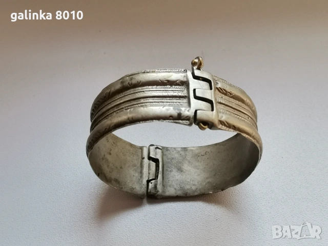 Стара сребърна гривна