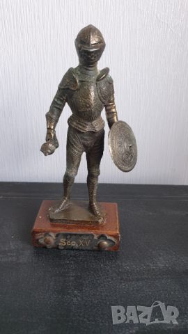 Бронзова ,масивна статуетка на рицар "Sec.XV", снимка 1 - Антикварни и старинни предмети - 45127666