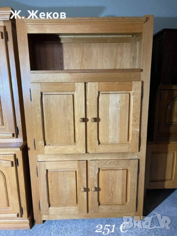 Масивен шкаф