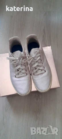 Розови кецове