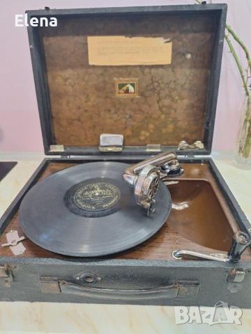 Ретро преносим грамофон с куфарче 