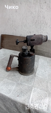 Стара бронзова бензинова лампа