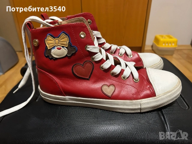 Червени дамски кецове Moschino, снимка 2 - Кецове - 37131584