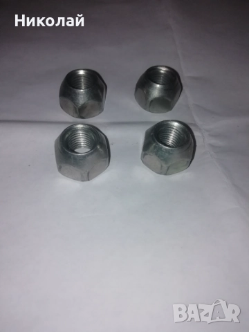 Оригинални гайки за джанти Toyota Auris