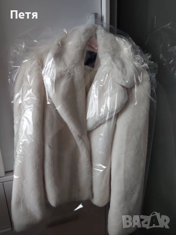 Дамско пухено палто В бял цвят, снимка 5 - Палта, манта - 53456372