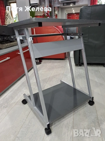 Компютърно бюро с колела и изтеглящ се плот, снимка 3 - Бюра - 53647927