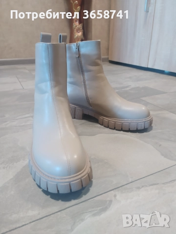 Дамски боти в бежов тъмен цвят