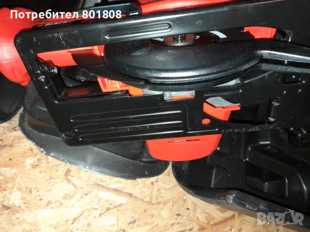 Ръчен циркуляр Black and Decker , снимка 4 - Други инструменти - 51915446