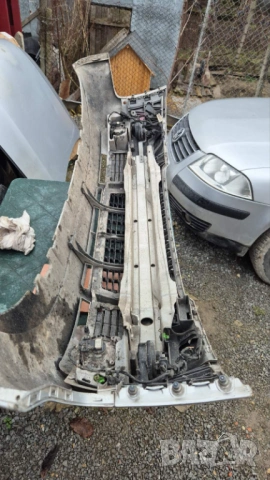 сива предна броня LY7W с парктроник Ауди А4 Б6 Audi A4 B6 siva predna bronq s parktronik, снимка 5 - Части - 52044895