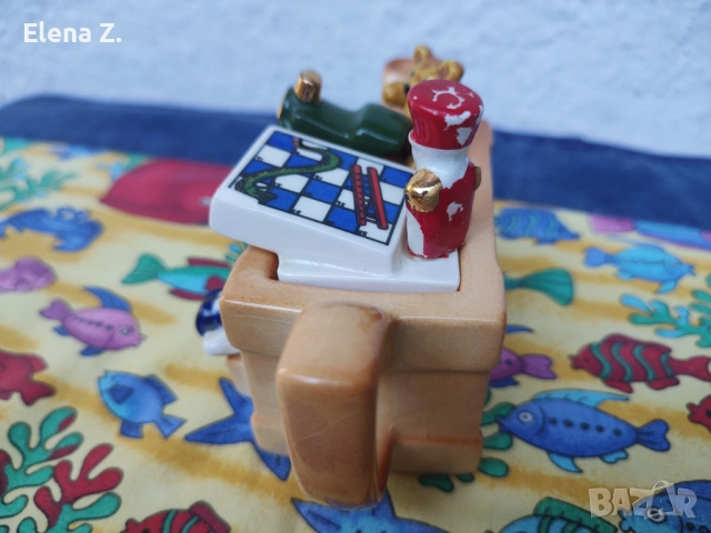 Малък колекционерски чайник "шкаф за играчки" P. Cardew, снимка 3 - Колекции - 52373349