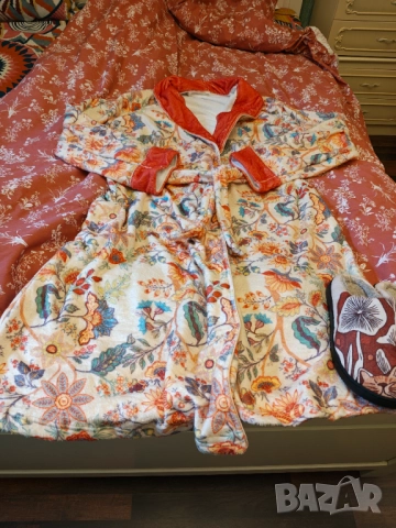 Лот плюшен халат и чехли 