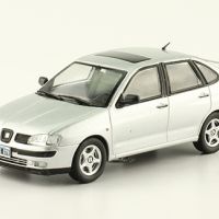 SEAT Córdoba 2000 - мащаб 1:43 на Salvat моделът е нов в блистер, снимка 1 - Колекции - 45864885