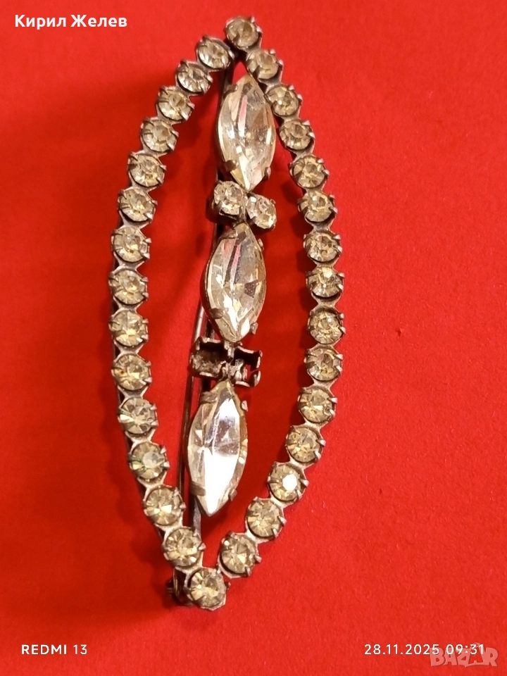 СТАРА БРОШКА УКРАСЕНА с КРИСТАЛИ ЦИРКОН СТИЛ ПОДНЕСЕН АРИСТОКРАТИЧНО 52265, снимка 1