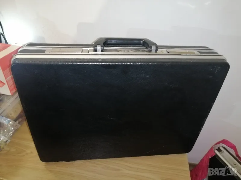 Ретро дипломатическо куфарче от поликарбонат , снимка 1