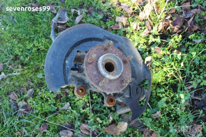 Шенкел главина преден ляв Мазда 3 2008 2.3i 158hp Mazda 3 седан, снимка 1