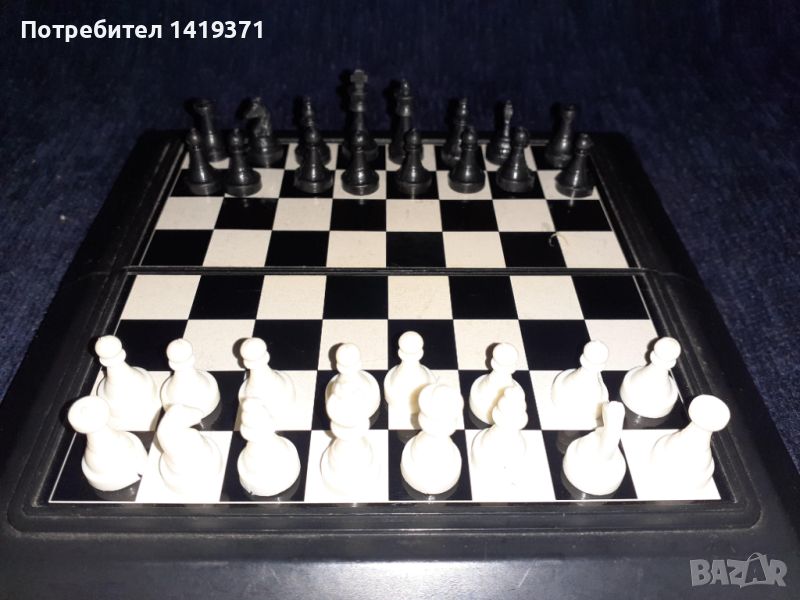 Магнитен шах в пластмасова черна кутия, снимка 1