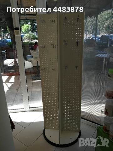 Метален стелаж с куки 