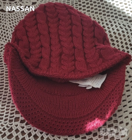 Вишнева дамска плетена зимна шапка с козирка, снимка 2 - Други - 53085101