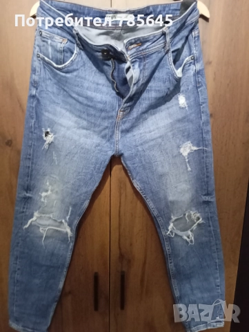 Мъжки маркови дънки.