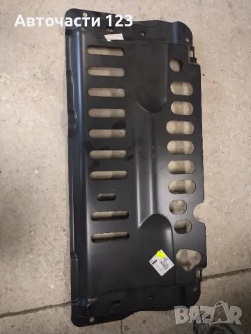 ЧИСТО НОВА ОРИГИНАЛНА МЕТАЛНА КОРА ПОД ДВИГАТЕЛЯ ЗА CITROEN C3 C4CACTUS PEUGEOT 208