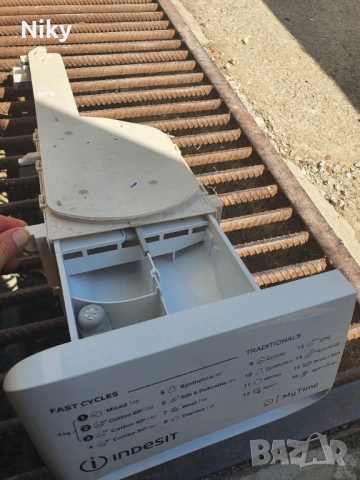 Чекмедже за препарат на пералня Indesit , снимка 4 - Перални - 51657701