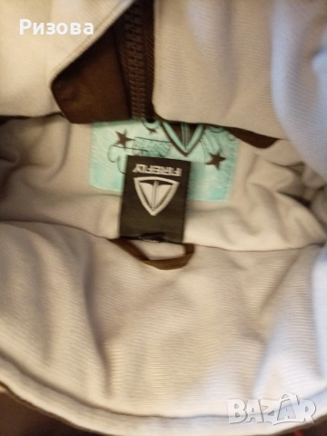                   Подарявам спортни якета за момче, 14/15г.