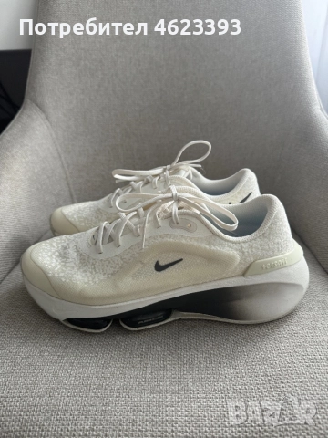 Бели маратонки Nike, снимка 2 - Маратонки - 52419720