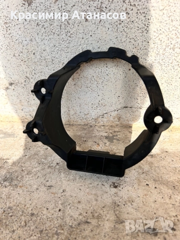 52128-05090. Държач халоген ляв за Тойота Авенсис T27.седан. Комби 2012-2015г