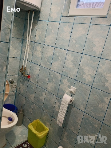 Собственик продава солидна къща с висок гараж, 2 мазета и допълнителна къща с дълга алея и веранда, снимка 7 - Къщи - 53401232