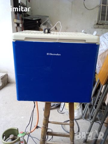 Хладилник ELECTROLUX  на газ /12/220 волта -33 литра