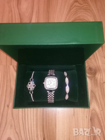 Елегантен дамски часовник с с две гривни, снимка 4 - Бижутерийни комплекти - 52736257