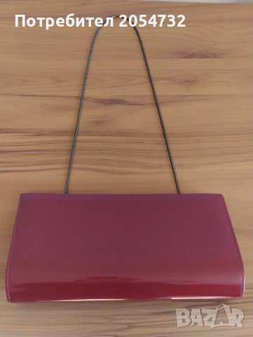 Червено дамско портмоне с верижка, снимка 3 - Портфейли, портмонета - 52289562