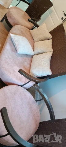 Диван с две красла изработен от качествени материали, светло розов плат и декоративни възглавници, снимка 5 - Дивани и мека мебел - 53922395