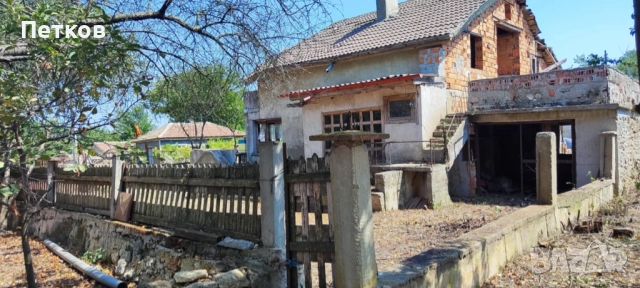 Продава парцел с двуетажна къща, снимка 7 - Парцели - 51443977