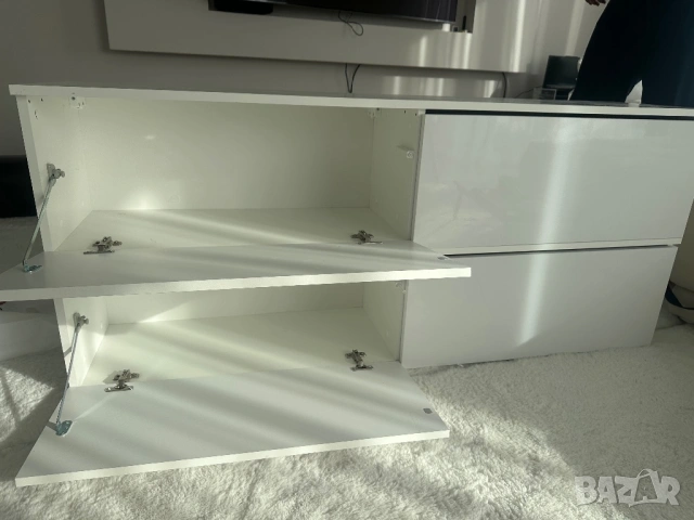 Тв шкаф , бял с бял лак, с пуш бутон, снимка 10 - Шкафове - 54225360
