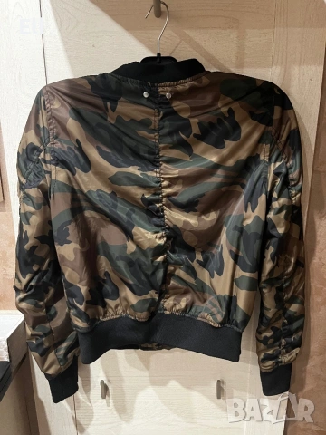 Яке камуфлаж Pull&Bear, снимка 2 - Якета - 53971409