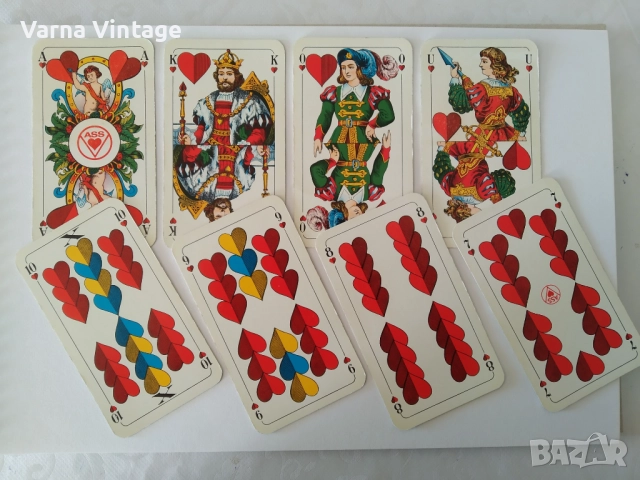 Колекционерски карти за игра в Скат в оригиналната пластмасова кутия. ASS Altenburg Германия. , снимка 3 - Карти за игра - 51887932