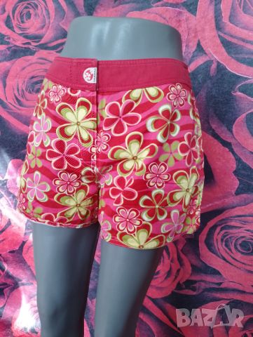 Дамски къси панталонки на флорални мотиви с закопчаване лепенки М/Л , снимка 3 - Къси панталони и бермуди - 46404520