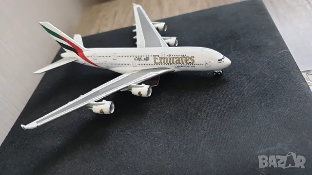 Макет на самолет Airbus A380, снимка 13 - Антикварни и старинни предмети - 46925575