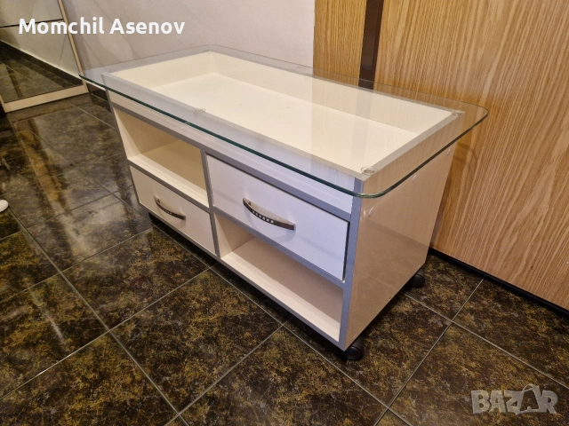 Холна/Помощна маса, Стъклен плот, снимка 2 - Маси - 53429506