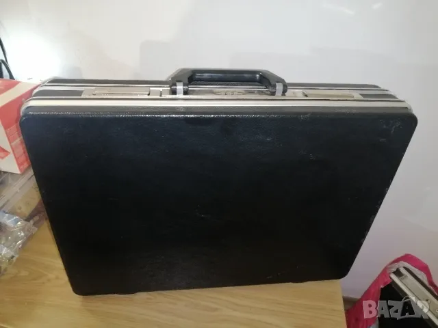 Ретро дипломатическо куфарче от поликарбонат 