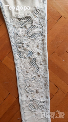 Дънки с рязана бродерия, снимка 2 - Дънки - 52949623