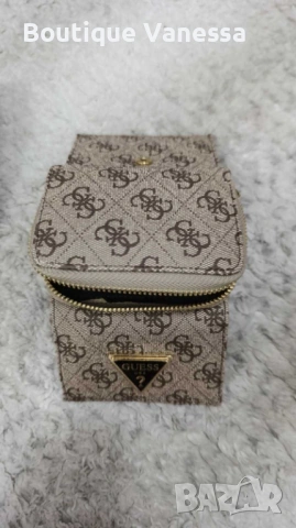 Дамско малко портмоне Guess , снимка 3 - Портфейли, портмонета - 53685924