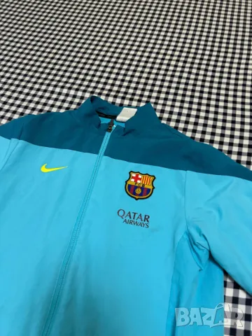 оригинално юношеско горноще ветровка NIKE x Barcelona размер 147/158/Л, снимка 4 - Детски якета и елеци - 47195257