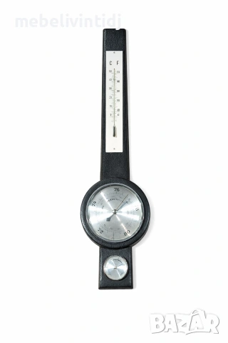 Метеорологична станция, включваща термометър, барометър и хигрометър